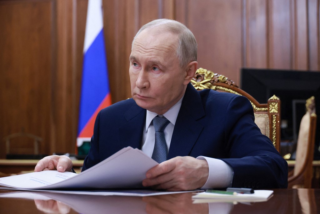 Presidenti iranian flet në telefon me Putinin: Marrëveshja s’është e pamundur