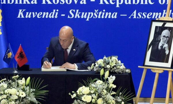 Haradinaj shkruan në Librin e Zisë për Rexhep Qosjen