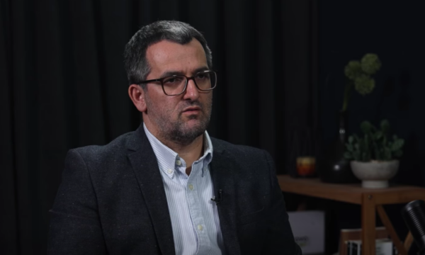 Iu gjetën gabime për viktimat në ekspozitë, Gashi: Pati sulme të furishme, prisja të thonë “shumë e mirë”, rregulloje këtë pasaktësi