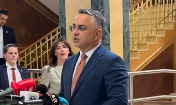 Momenti kur Haxhiu tentoi t’i flas me humor, Tahiri ia ktheu: Ke bo ni shkelje të madhe kushtetuese