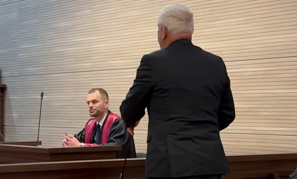 Sveçla jep “udhëzime” në gjykatë: Prokuroria të merret me ata që copëtuan territorin e vendit, jo me ne që u munduam ta ndalim