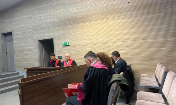 Paraqiten para gjykatës Pacolli, Zyba e Millaku për gazin lotsjellës në Kuvend