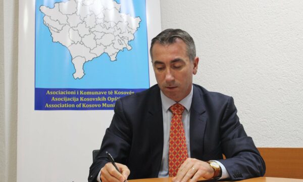 Komunat sfidojnë në Kushtetuese rregulloren për shërbimin civil: Po cenohen kompetencat lokale