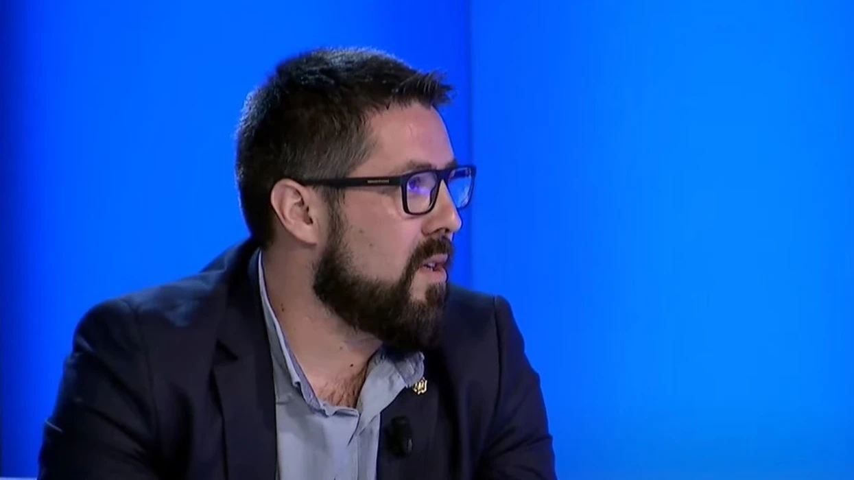 Dardan Krasniqi: Ndarja e 100 eurove nuk e zgjidh varfërinë, qytetarët po përballen me vështirësi ekonomike