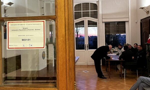 Më 6 qershor votohet në 17 ambasada dhe 13 konsullata në 18 shtete
