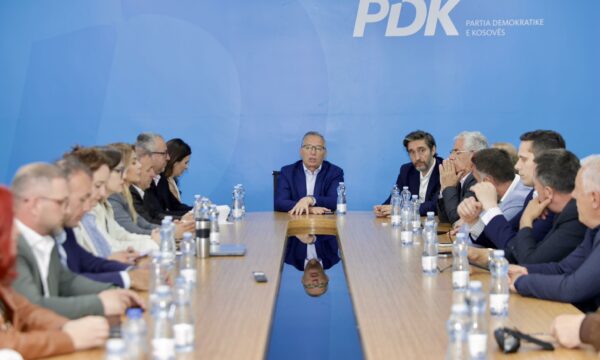 Kryesia e PDK-së mblidhet pasdite, vendoset edhe për Fatmir Limajn se a do të përfshihet në listë
