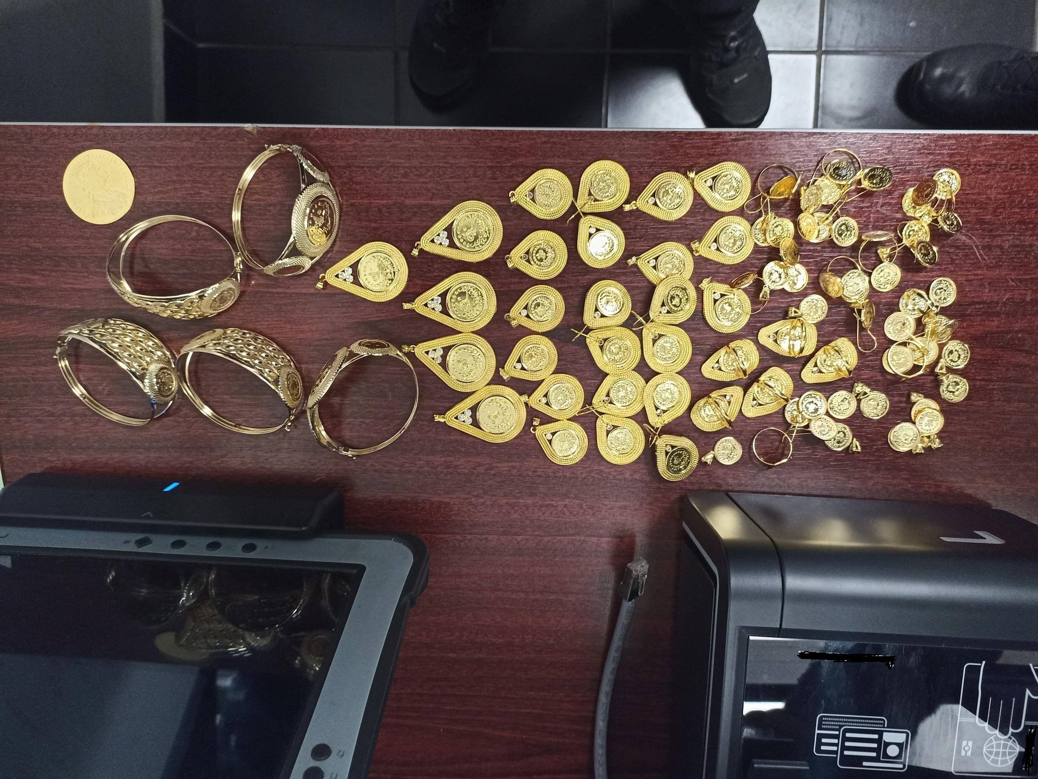 Kapet ar i padeklaruar në një autobus në Han të Elezit