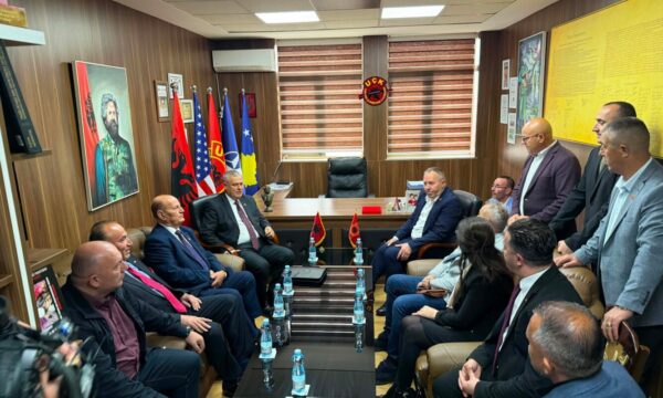 Prefekti i Tiranës për katërshen e UÇK-së: Dhjetë milionë shqiptarë presin drejtësi për çlirimtarët