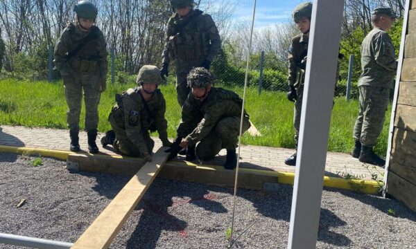 Ushtarët e FSK kryejnë kurs për snajper: Ka për qëllim ngritjen e kapaciteteve taktike të pjesëtarëve