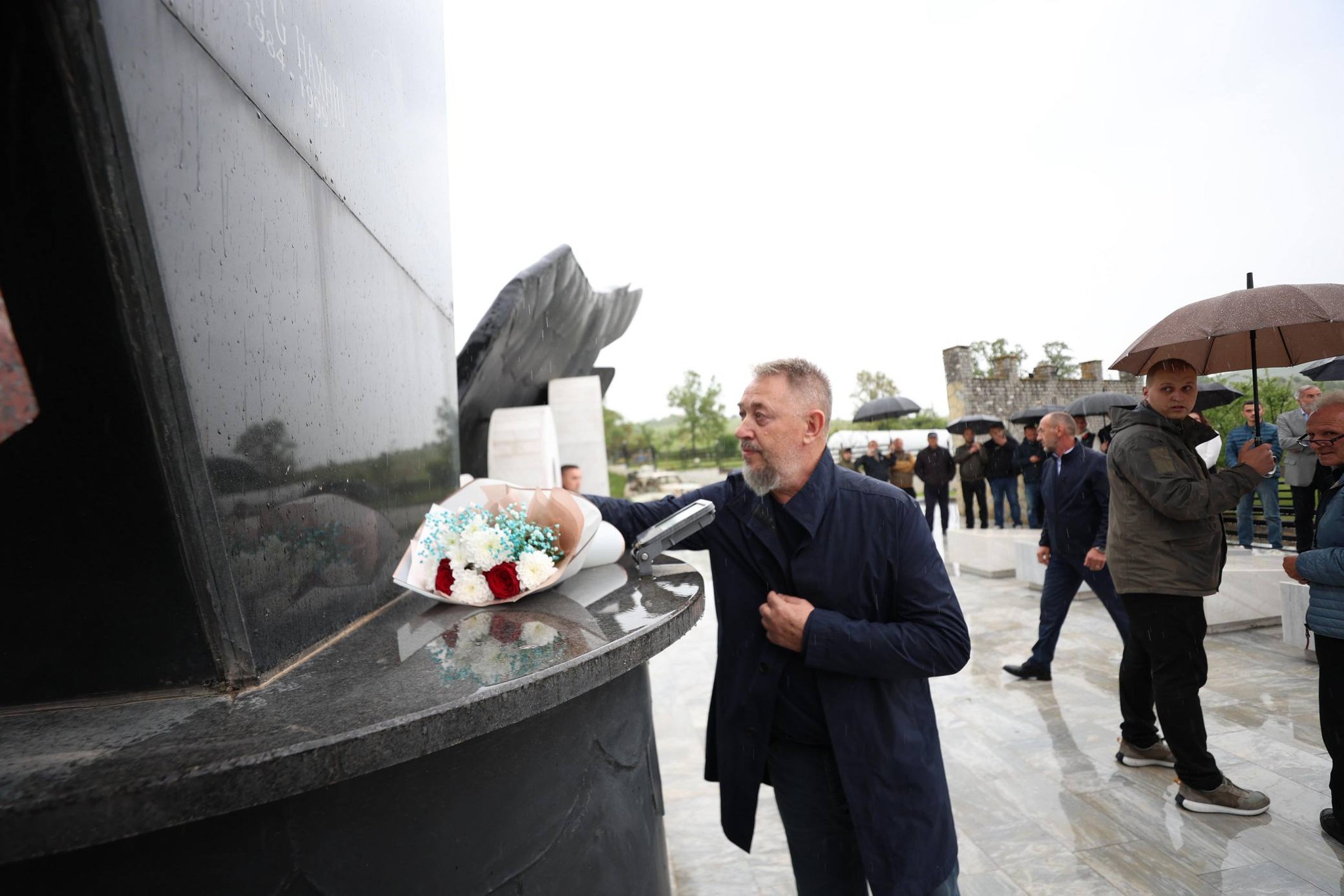 Sami Lushtaku përkujton Xhafer Avdullahin dhe Zenë Veselin: Sakrifica e tyre mbetet frymëzim për brezat