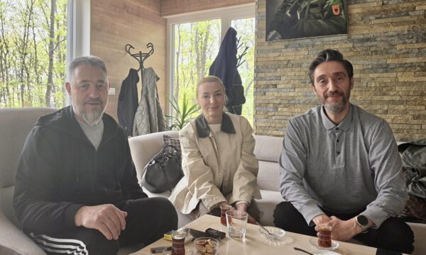 Ismaili shkon për vizitë te Lushtaku: Bashkëluftëtari i Adem Jasharit, Kodrës, Thaçit e Veselit s’mund të fyhet e njolloset