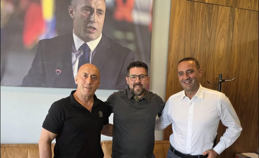 “Siguri ka nevojë Kosova” – Dardan Krasniqi publikon fotografi me Ramush Haradinaj dhe Daut Haradinaj në Prishtinë