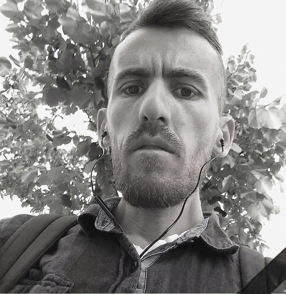 E dhimbshme: Ky është i riu që vdiq pas ra nga kati i tretë i një ndërtese në Vushtrri