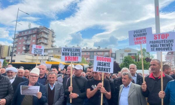 Nis protesta para Ministrisë së Mjedisit kundër ndalimit të shërbimeve ndërtimore në Rugovë