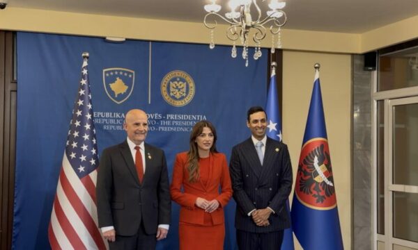 Kongresistët amerikanë shkojnë në Presidencë, takojnë Haxhiun