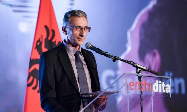 Feraj i LVV-së e lë Vjosa Osmanin fajtore për zgjedhjet e reja dhe përpiqet të bëjë humor: Ia kam harruar emrin