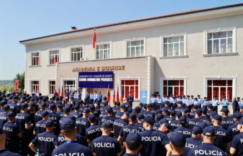 Helmohen 56 studentë të Policisë në Shqipëri, dy të arrestuar