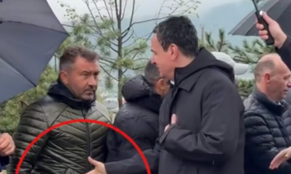 “Akt i porositur, e njoh”, Dugolli e komenton veprimin e drenicakut që nuk ia dha dorën Albin Kurtit