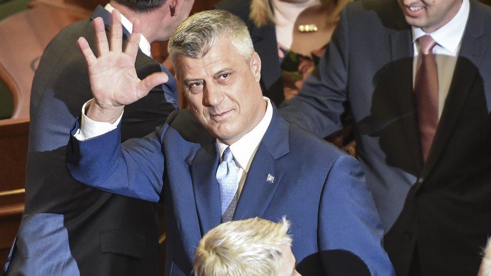 “Besoni në Kosovë!”: Hashim Thaçi përmes zyrtarëve të PDK-së i dërgon të fala qytetarëve dhe ua jep një porosi
