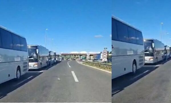 Tubimi i studentëve shqiptarë në Shkup, raportohet se janë ndaluar 5 autobusë me protestues në Kumanovë