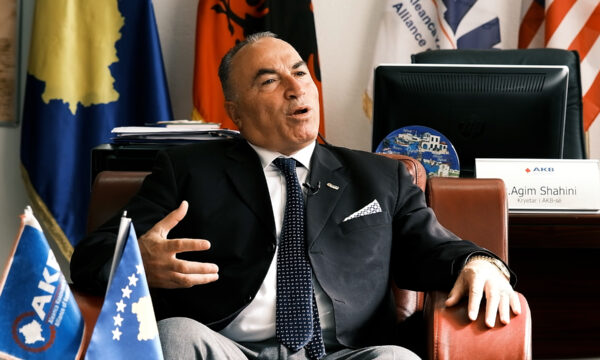 Shahini: Qeveria po shkel të drejtat ekonomike me subvencionimin e aviokompanive