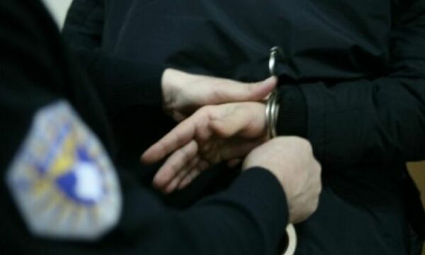 Arrestohen gjashtë persona për keqpërdorim të detyrës zyrtare e veprave tjera, sekuestrohen dy vetura, një Rolex e para