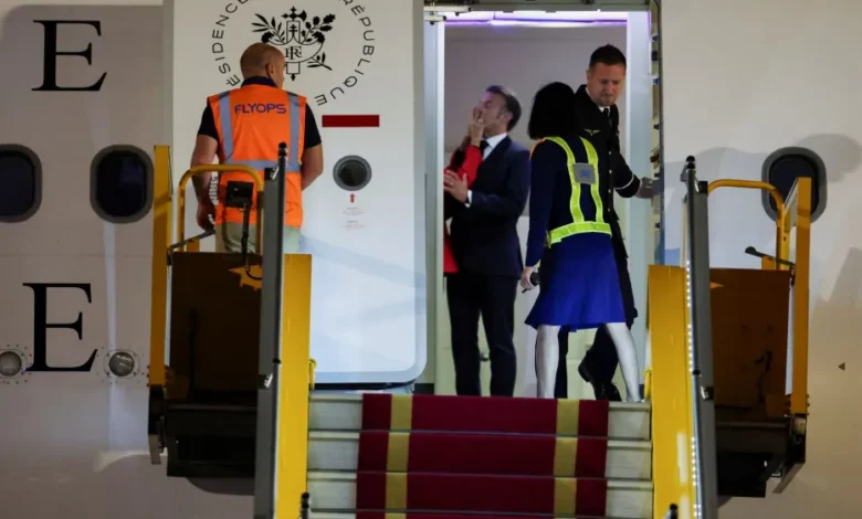 Zbulohet arsyeja pse Brigitte i ra me shpullë Presidentit Macron vitin e kaluar