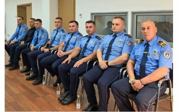 Tetë zyrtarë policorë nderohen për guxim dhe heroizëm