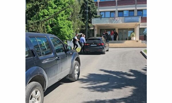 Bastisja tek Agjencia Kadastrale, arrestohet një zyrtar