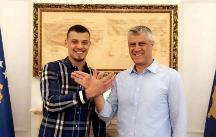 Sonte transmetohet intervista e Thaçit, përgjigjet e shkruara nga dora e tij