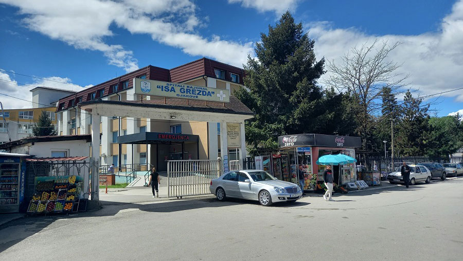 Aktakuzë ndaj ish-zyrtarit të Spitalit të Gjakovës, i mundësoi punëtorit të marrë rrogë pa shkuar në punë