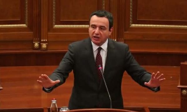 Kurti në shkrimin për 1 maj merret me opozitën: S’i votuan 200 milionët e presidentin, qytetarët do t’i nxjerrin përfundimet e tyre