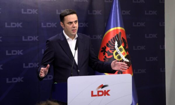 Abdixhiku pyetet për mungesën e Hykmete Bajramit e Avdullah Hotit: Ata janë pjesë e listës së LDK’së