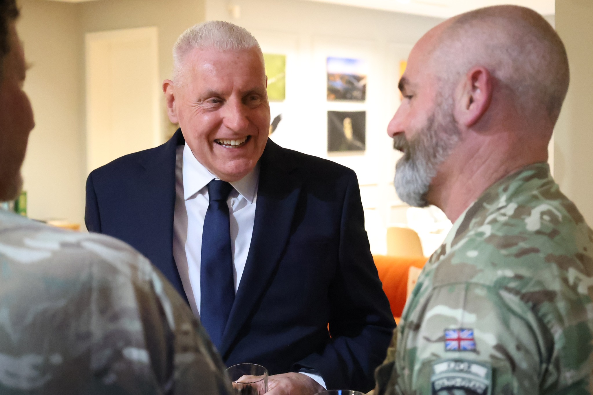 Hargreaves njofton takimin e ministrit britanik me komandantin e KFOR-it, në fokus siguria në Kosovë
