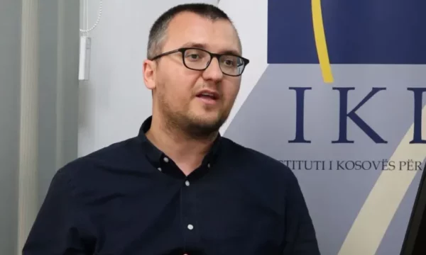Jakaj: Formimi i Qeverisë u zhvillua pa transparencë, opozita me aktivitet minimal në seancën për votimin e Qeverisë