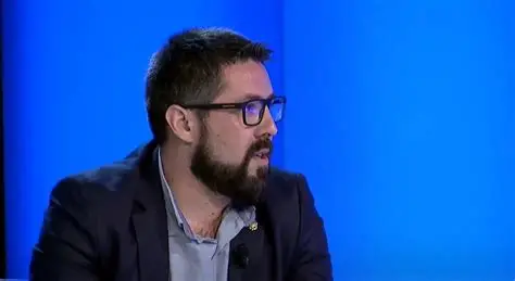 Dardan Krasniqi: Gjuha fyese në politikë po sjell dhunë dhe përçarje