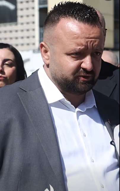 Manifestimi për ditëlindjen e Gjergj Kastrioti Skënderbeu shënon rritje të madhe, 500 ushtarë nisen nga Malishevë drejt Lezhë (VIDEO)