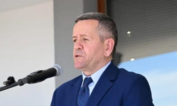 Rrustem Mustafa shkruan një ditë pasi doli lajmi se do të kthehet në garë: PDK mundet bashkë