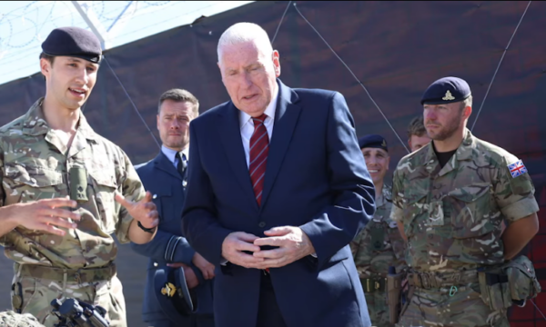 Ministri i Mbrojtjes së Mbretërisë së Bashkuar mbyll vizitën në Kosovë: Mbetemi partner i palëkundur