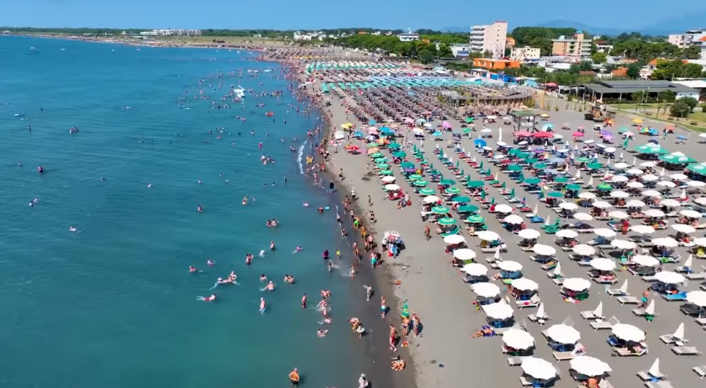 Sezoni turistik në Shkodër: Probleme me trafikun, mbetjet dhe ndotjen akustike