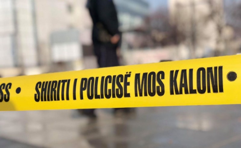 Tentim vrasje në Drenas, sulmohet me armë një veturë – arrestohet një i dyshuar