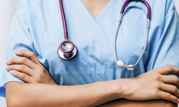 Trendi i largimit të infermierëve po rrezikon sistemin shëndetësor në Kosovë