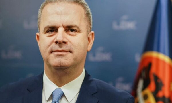 Konfirmon Azemi: S’ka koalicion klasik me Osmanin, ajo me ekipin e saj do jenë pjesë e listës