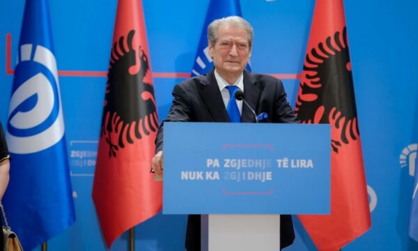 Sali Berisha rikonfirmohet kryetar i PD’së, fiton ‘‘garën’’ brenda partisë me gati 40 mijë vota