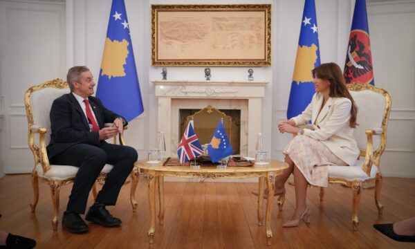 Haxhiu takon ambasadorin britanik, diskutojnë për zgjedhjet e parakohshme