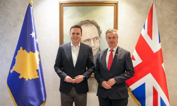 Abdixhiku pret ambasadorin britanik Hargreaves, diskutohen zgjedhjet e 7 qershorit dhe zhvillimet politike në vend