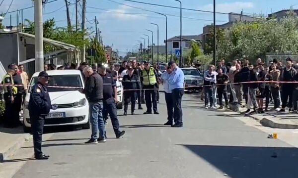 Tragjedi në Durrës: Dy fëmijë humbin jetën, një tjetër në gjendje të rëndë pasi i përplasi makina