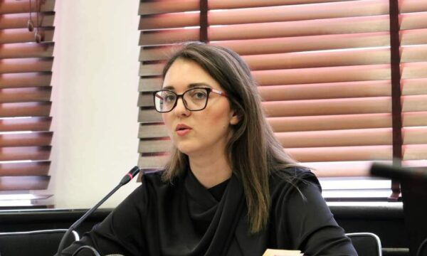 Ish-deputetja e VV për koalicionin Rama-PDK në Prishtinë: Lumiri e Bedriu të dalin të tregojnë që janë të pandarë