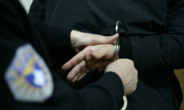 Arrestohet 25-vjeçari në Sojevë të Ferizajt që kishte urdhërarrest aktiv, i konfiskohet një armë zjarri