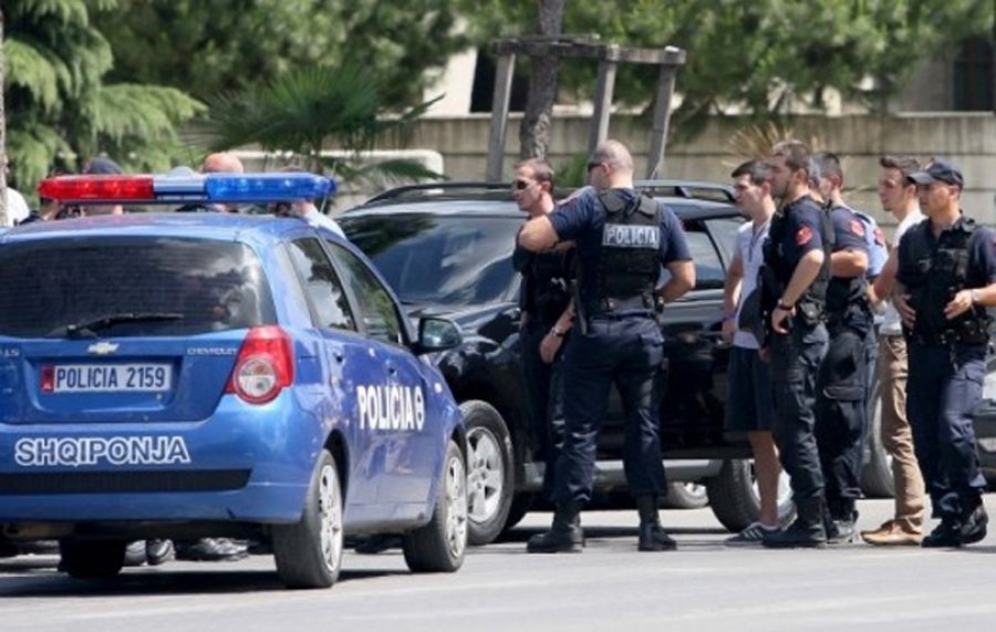 Alarm për bombë pranë Ambasadës së SHBA në Tiranë, një objekt i dyshimtë i lënë në rrugë mobilizon policinë
